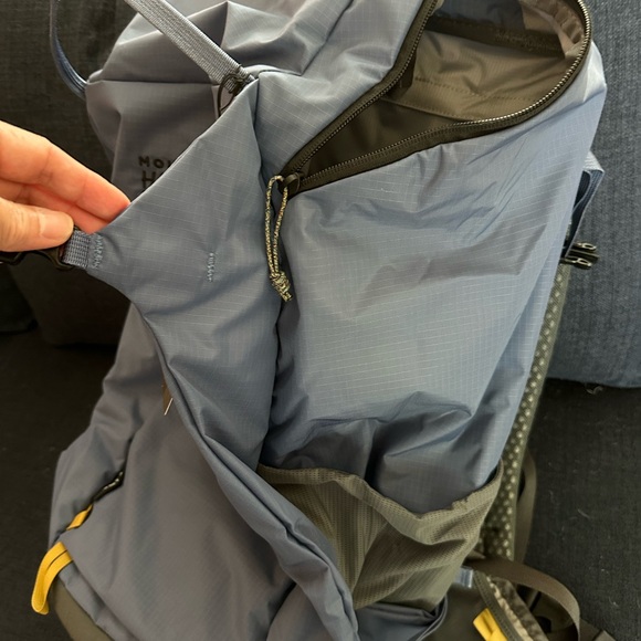 35L MOUNTAIN HARDWEAR PACK - Picture 5 of 8